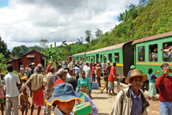 Sdliches Afrika, Madagaskar: Madagaskar intensiv erleben - Zug im Bahnhof